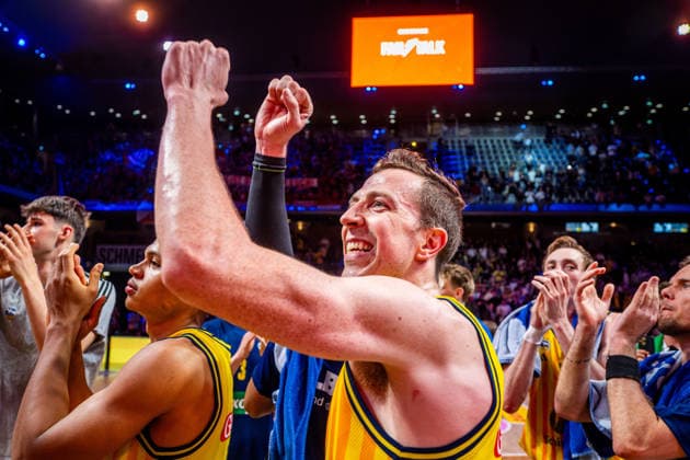 Basketball Berlin 019 06 2026 Season 2025 2026 EasyCredit BBL 1 Bundesliga Men, Men Playoffs Semifinal Game 5 Alba Berlin BMA365 Bamberg Baskets Alba wins Game 5 Cheers Justin Bean Alba Berlin, No 34
