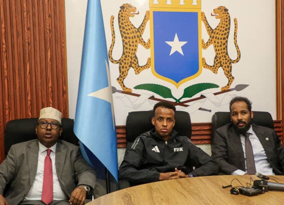Somali referee Omar Artan welcomed home after US entry denial MOGADISHU, SOMALIA – JUNE 10: Somali referee Omar Abdulkadir Artan (C) attends a welcome ceremony after returning to Mogadishu, Somalia, on June 10, 2026. Artan returned to the country after being denied entry to the United States. Abuukar Mohamed Muhidin Anadolu Mogadisu Somalia. Editorial use only. Please get in touch for any other usage.  Copyright: x2026xAnadoluxAbuukarxMohamedxMuhidinx