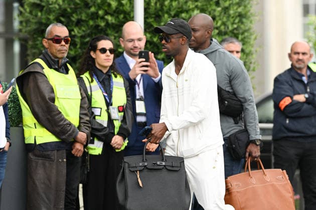 FOOTBALL : Depart de L Equipe de France pour rejoindre les Etats Unis pour participer Ã la coupe du monde de la FIFA - 10 06 2026 OusmaneDembele - L Equipe de France de football s envole du Bourget pour rejoindre Boston aux Etats Unis pour participer Ã la coupe du monde de la FIFA (du 11 juin au 19 juillet, aux Etats-Unis, au Canada et au Mexique), le 10 juin 2026. The French national football team is flying from Le Bourget to Boston in the United States to participate in the FIFA World Cup, WM, Weltmeisterschaft, Fussball (from June 11 to July 19, in the United States, Canada and Mexico), on June 10, 2026. Le BourgetFrance  Copyright: xPierrexPerusseaux xBestimagex