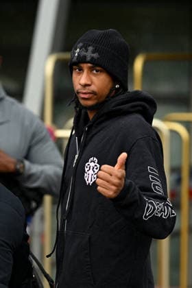 FOOTBALL : Depart de L Equipe de France pour rejoindre les Etats Unis pour participer Ã la coupe du monde de la FIFA - 10 06 2026 Michael Olise - L Equipe de France de football s envole du Bourget pour rejoindre Boston aux Etats Unis pour participer Ã la coupe du monde de la FIFA (du 11 juin au 19 juillet, aux Etats-Unis, au Canada et au Mexique), le 10 juin 2026. The French national football team is flying from Le Bourget to Boston in the United States to participate in the FIFA World Cup, WM, Weltmeisterschaft, Fussball (from June 11 to July 19, in the United States, Canada and Mexico), on June 10, 2026. Le BourgetFrance  Copyright: xPierrexPerusseaux xBestimagex