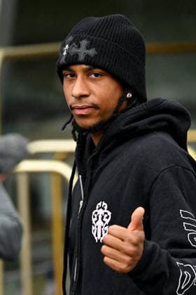 FOOTBALL : Depart de L Equipe de France pour rejoindre les Etats Unis pour participer Ã la coupe du monde de la FIFA - 10 06 2026 Michael Olise - L Equipe de France de football s envole du Bourget pour rejoindre Boston aux Etats Unis pour participer Ã la coupe du monde de la FIFA (du 11 juin au 19 juillet, aux Etats-Unis, au Canada et au Mexique), le 10 juin 2026. The French national football team is flying from Le Bourget to Boston in the United States to participate in the FIFA World Cup, WM, Weltmeisterschaft, Fussball (from June 11 to July 19, in the United States, Canada and Mexico), on June 10, 2026. Le BourgetFrance  Copyright: xPierrexPerusseaux xBestimagex
