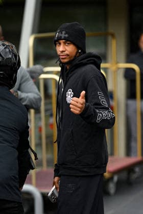 FOOTBALL : Depart de L Equipe de France pour rejoindre les Etats Unis pour participer Ã la coupe du monde de la FIFA - 10 06 2026 Michael Olise - L Equipe de France de football s envole du Bourget pour rejoindre Boston aux Etats Unis pour participer Ã la coupe du monde de la FIFA (du 11 juin au 19 juillet, aux Etats-Unis, au Canada et au Mexique), le 10 juin 2026. The French national football team is flying from Le Bourget to Boston in the United States to participate in the FIFA World Cup, WM, Weltmeisterschaft, Fussball (from June 11 to July 19, in the United States, Canada and Mexico), on June 10, 2026. Le BourgetFrance  Copyright: xPierrexPerusseaux xBestimagex