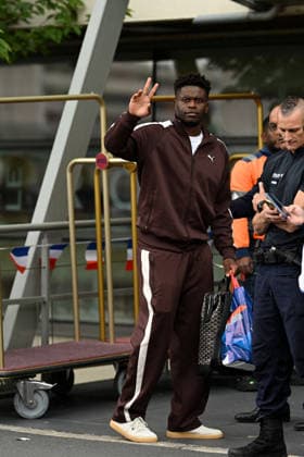 FOOTBALL : Depart de L Equipe de France pour rejoindre les Etats Unis pour participer Ã la coupe du monde de la FIFA - 10 06 2026 Brice Samba - L Equipe de France de football s envole du Bourget pour rejoindre Boston aux Etats Unis pour participer Ã la coupe du monde de la FIFA (du 11 juin au 19 juillet, aux Etats-Unis, au Canada et au Mexique), le 10 juin 2026. The French national football team is flying from Le Bourget to Boston in the United States to participate in the FIFA World Cup, WM, Weltmeisterschaft, Fussball (from June 11 to July 19, in the United States, Canada and Mexico), on June 10, 2026. Le BourgetFrance  Copyright: xPierrexPerusseaux xBestimagex