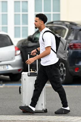 FOOTBALL : Depart de L Equipe de France pour rejoindre les Etats Unis pour participer Ã la coupe du monde de la FIFA - 10 06 2026 Warren Zaire-Emery - L Equipe de France de football s envole du Bourget pour rejoindre Boston aux Etats Unis pour participer Ã la coupe du monde de la FIFA (du 11 juin au 19 juillet, aux Etats-Unis, au Canada et au Mexique), le 10 juin 2026. The French national football team is flying from Le Bourget to Boston in the United States to participate in the FIFA World Cup, WM, Weltmeisterschaft, Fussball (from June 11 to July 19, in the United States, Canada and Mexico), on June 10, 2026. Le BourgetFrance  Copyright: xPierrexPerusseaux xBestimagex