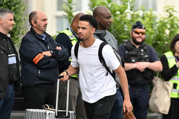 FOOTBALL : Depart de L Equipe de France pour rejoindre les Etats Unis pour participer Ã la coupe du monde de la FIFA - 10 06 2026 Warren Zaire-Emery - L Equipe de France de football s envole du Bourget pour rejoindre Boston aux Etats Unis pour participer Ã la coupe du monde de la FIFA (du 11 juin au 19 juillet, aux Etats-Unis, au Canada et au Mexique), le 10 juin 2026. The French national football team is flying from Le Bourget to Boston in the United States to participate in the FIFA World Cup, WM, Weltmeisterschaft, Fussball (from June 11 to July 19, in the United States, Canada and Mexico), on June 10, 2026. Le BourgetFrance  Copyright: xPierrexPerusseaux xBestimagex