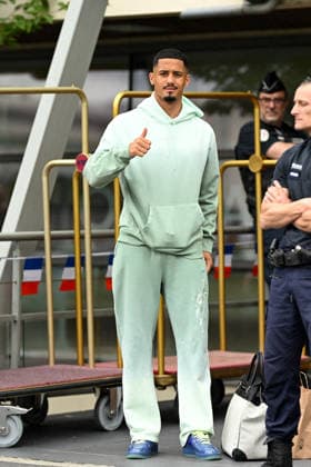 FOOTBALL : Depart de L Equipe de France pour rejoindre les Etats Unis pour participer Ã la coupe du monde de la FIFA - 10 06 2026 William Saliba - L Equipe de France de football s envole du Bourget pour rejoindre Boston aux Etats Unis pour participer Ã la coupe du monde de la FIFA (du 11 juin au 19 juillet, aux Etats-Unis, au Canada et au Mexique), le 10 juin 2026. The French national football team is flying from Le Bourget to Boston in the United States to participate in the FIFA World Cup, WM, Weltmeisterschaft, Fussball (from June 11 to July 19, in the United States, Canada and Mexico), on June 10, 2026. Le BourgetFrance  Copyright: xPierrexPerusseaux xBestimagex