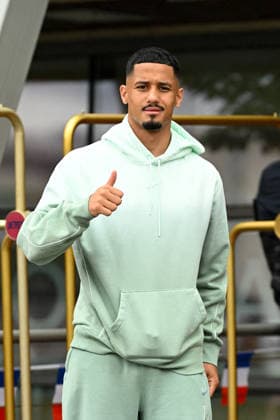 FOOTBALL : Depart de L Equipe de France pour rejoindre les Etats Unis pour participer Ã la coupe du monde de la FIFA - 10 06 2026 William Saliba - L Equipe de France de football s envole du Bourget pour rejoindre Boston aux Etats Unis pour participer Ã la coupe du monde de la FIFA (du 11 juin au 19 juillet, aux Etats-Unis, au Canada et au Mexique), le 10 juin 2026. The French national football team is flying from Le Bourget to Boston in the United States to participate in the FIFA World Cup, WM, Weltmeisterschaft, Fussball (from June 11 to July 19, in the United States, Canada and Mexico), on June 10, 2026. Le BourgetFrance  Copyright: xPierrexPerusseaux xBestimagex