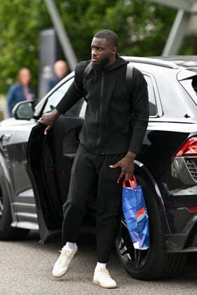 FOOTBALL : Depart de L Equipe de France pour rejoindre les Etats Unis pour participer Ã la coupe du monde de la FIFA - 10 06 2026 Dayot Upamecano - L Equipe de France de football s envole du Bourget pour rejoindre Boston aux Etats Unis pour participer Ã la coupe du monde de la FIFA (du 11 juin au 19 juillet, aux Etats-Unis, au Canada et au Mexique), le 10 juin 2026. The French national football team is flying from Le Bourget to Boston in the United States to participate in the FIFA World Cup, WM, Weltmeisterschaft, Fussball (from June 11 to July 19, in the United States, Canada and Mexico), on June 10, 2026. Le BourgetFrance  Copyright: xPierrexPerusseaux xBestimagex