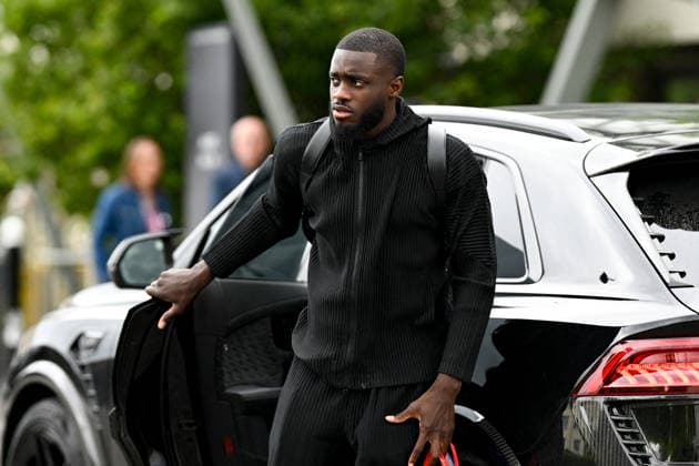 FOOTBALL : Depart de L Equipe de France pour rejoindre les Etats Unis pour participer Ã la coupe du monde de la FIFA - 10 06 2026 Dayot Upamecano - L Equipe de France de football s envole du Bourget pour rejoindre Boston aux Etats Unis pour participer Ã la coupe du monde de la FIFA (du 11 juin au 19 juillet, aux Etats-Unis, au Canada et au Mexique), le 10 juin 2026. The French national football team is flying from Le Bourget to Boston in the United States to participate in the FIFA World Cup, WM, Weltmeisterschaft, Fussball (from June 11 to July 19, in the United States, Canada and Mexico), on June 10, 2026. Le BourgetFrance  Copyright: xPierrexPerusseaux xBestimagex