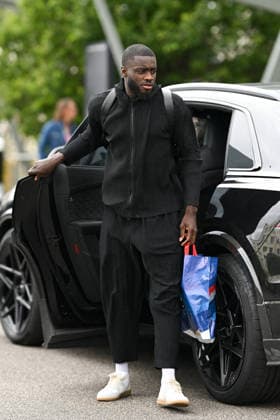 FOOTBALL : Depart de L Equipe de France pour rejoindre les Etats Unis pour participer Ã la coupe du monde de la FIFA - 10 06 2026 Dayot Upamecano - L Equipe de France de football s envole du Bourget pour rejoindre Boston aux Etats Unis pour participer Ã la coupe du monde de la FIFA (du 11 juin au 19 juillet, aux Etats-Unis, au Canada et au Mexique), le 10 juin 2026. The French national football team is flying from Le Bourget to Boston in the United States to participate in the FIFA World Cup, WM, Weltmeisterschaft, Fussball (from June 11 to July 19, in the United States, Canada and Mexico), on June 10, 2026. Le BourgetFrance  Copyright: xPierrexPerusseaux xBestimagex