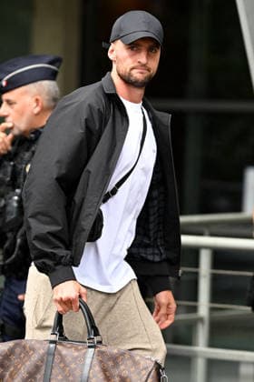 FOOTBALL : Depart de L Equipe de France pour rejoindre les Etats Unis pour participer Ã la coupe du monde de la FIFA - 10 06 2026 Adrien Rabiot - L Equipe de France de football s envole du Bourget pour rejoindre Boston aux Etats Unis pour participer Ã la coupe du monde de la FIFA (du 11 juin au 19 juillet, aux Etats-Unis, au Canada et au Mexique), le 10 juin 2026. The French national football team is flying from Le Bourget to Boston in the United States to participate in the FIFA World Cup, WM, Weltmeisterschaft, Fussball (from June 11 to July 19, in the United States, Canada and Mexico), on June 10, 2026. Le BourgetFrance  Copyright: xPierrexPerusseaux xBestimagex