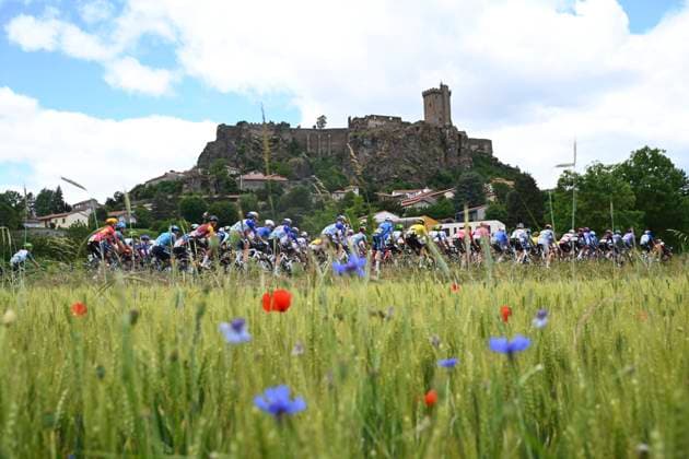 Tour Auvergne - Rhone-Alpes 2026 Stage 4 MONTROND-LES-BAINS, FRANCE - JUNE 10 : illustration picture peloton during stage 4 of the 78th edition of Tour Auvergne - Rhone-Alpes an UCI World Tour 2.UWT cycling road race stage for Men Elite of 167.4 km with start in Le Puy-en-Velay and finish in Montrond-les-Bains on June 10, 2026 in Montrond-les-Bains, France, 10 06 2026 ( Motordriver Guy De Vuyst - Montrond-les-Bains France  Copyright: xVincentxKalutx