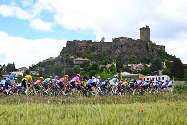 Tour Auvergne - Rhone-Alpes 2026 Stage 4 MONTROND-LES-BAINS, FRANCE - JUNE 10 : illustration picture peloton during stage 4 of the 78th edition of Tour Auvergne - Rhone-Alpes an UCI World Tour 2.UWT cycling road race stage for Men Elite of 167.4 km with start in Le Puy-en-Velay and finish in Montrond-les-Bains on June 10, 2026 in Montrond-les-Bains, France, 10 06 2026 ( Motordriver Guy De Vuyst - Montrond-les-Bains France  Copyright: xVincentxKalutx