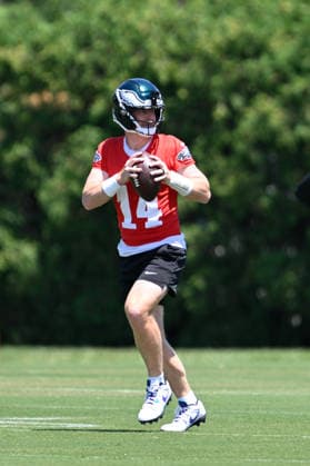 PHILADELPHIA, PA - JUNE 09: Philadelphia Eagles quarterback Andy Dalton 14 is shown during the Philadelphia Eagles off season minicamp on June 9th, 2026 at the Jefferson Health Training Complex in Philadelphia, PA. (Photo by Terence Lewis Icon Sportswire) NFL, American Football Herren, USA JUN 09 Philadelphia Eagles Minicamp EDITORIAL USE ONLY Icon260609054