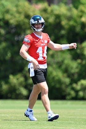 PHILADELPHIA, PA - JUNE 09: Philadelphia Eagles quarterback Andy Dalton 14 is shown during the Philadelphia Eagles off season minicamp on June 9th, 2026 at the Jefferson Health Training Complex in Philadelphia, PA. (Photo by Terence Lewis Icon Sportswire) NFL, American Football Herren, USA JUN 09 Philadelphia Eagles Minicamp EDITORIAL USE ONLY Icon260609062