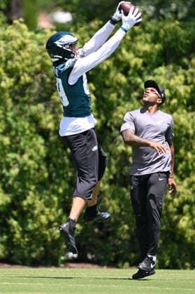 PHILADELPHIA, PA - JUNE 09: Philadelphia Eagles wide receiver Johnny Wilson 89 catches the ball during the Philadelphia Eagles off season minicamp on June 9th, 2026 at the Jefferson Health Training Complex in Philadelphia, PA. (Photo by Terence Lewis Icon Sportswire) NFL, American Football Herren, USA JUN 09 Philadelphia Eagles Minicamp EDITORIAL USE ONLY Icon260609073