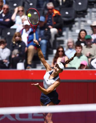 2026 HSBC Tennis Championships, Queens Club, London, UK - 10 06 2026 Iva Jovic (USA) serves during her second round match against Alexandra Eala (PHI) in the HSBC 2026 Championships at Queens Club in London London Queens Club London GBR Copyright: xMarkxGreenwoodx