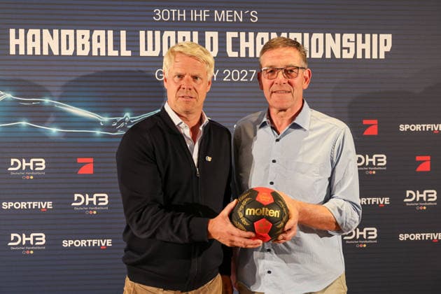 Alfred Gislason national coach, DHB, Germany and Henrik Pabst Chief Content Officer ProSiebenSat 1 at the Handball Talk before the draw, with Molten handball in hand, GER, Draw for the IHF Mens Handball World Championship 2027, 10 06 2026, GER, Draw for the IHF Mens Handball World Championship 2027, 10 06 2026 Munich Copyright: xEibner-Pressefoto JennixMaulx EP_JML