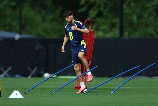 Aaron Hickey of Scotland Scotland Training Session and press conference, PK, Pressekonferenz 2026 FIFA World Cup, WM, Weltmeisterschaft, Fussball Football, Atrium Health Performance Park, Charlotte, USA - 10 Jun 2026Charlotte Atrium Health Performance Park United States of America EDITORIAL USE ONLY No use with unauthorised audio, video, data, fixture lists, club league logos or live services. Online in-match use limited to 120 images, no video emulation. No use in betting, games or single club league player publications.  Copyright: xMichaelxZemanek Shutterstockx 16919987l