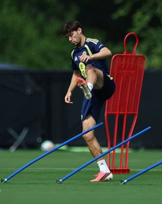 Aaron Hickey of Scotland Scotland Training Session and press conference, PK, Pressekonferenz 2026 FIFA World Cup, WM, Weltmeisterschaft, Fussball Football, Atrium Health Performance Park, Charlotte, USA - 10 Jun 2026Charlotte Atrium Health Performance Park United States of America EDITORIAL USE ONLY No use with unauthorised audio, video, data, fixture lists, club league logos or live services. Online in-match use limited to 120 images, no video emulation. No use in betting, games or single club league player publications.  Copyright: xMichaelxZemanek Shutterstockx 16919987n