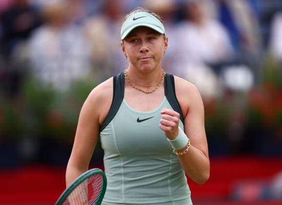 2026 HSBC Tennis Championships, Queens Club, London, UK - 10 06 2026 Amanda Anisimova (USA) in action during her second round match against Laura Siegmund (GER) in the HSBC 2026 Championships at Queens Club in London London Queens Club London GBR Copyright: xMarkxGreenwoodx
