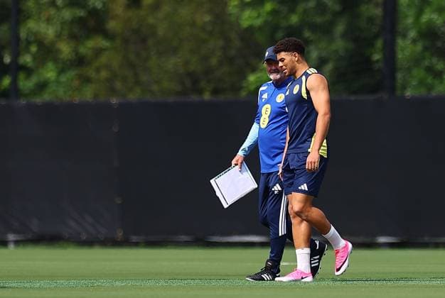 Steve Clarke head coach of Scotland and Che Adams of Scotland Scotland Training Session and press conference, PK, Pressekonferenz 2026 FIFA World Cup, WM, Weltmeisterschaft, Fussball Football, Atrium Health Performance Park, Charlotte, USA - 10 Jun 2026Charlotte Atrium Health Performance Park United States of America EDITORIAL USE ONLY No use with unauthorised audio, video, data, fixture lists, club league logos or live services. Online in-match use limited to 120 images, no video emulation. No use in betting, games or single club league player publications.  Copyright: xMichaelxZemanek Shutterstockx 16919987ab