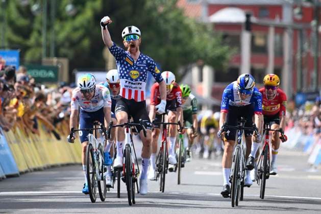 Tour Auvergne - Rhone-Alpes 2026 Stage 4 MONTROND-LES-BAINS, FRANCE - JUNE 10 : Simmons Quinn (USA) of Lidl - Trek wins, second place for Fisher-Black Finn (NZL) of Red Bull - BORA - Hansgrohe, third place for Vercher Matteo (FRA) of TotalEnergies during stage 4 of the 78th edition of Tour Auvergne - Rhone-Alpes an UCI World Tour 2.UWT cycling road race stage for Men Elite of 167.4 km with start in Le Puy-en-Velay and finish in Montrond-les-Bains on June 10, 2026 in Montrond-les-Bains, France, 10 06 2026 ( Motordriver Guy De Vuyst - Montrond-les-Bains France  Copyright: xVincentxKalutx