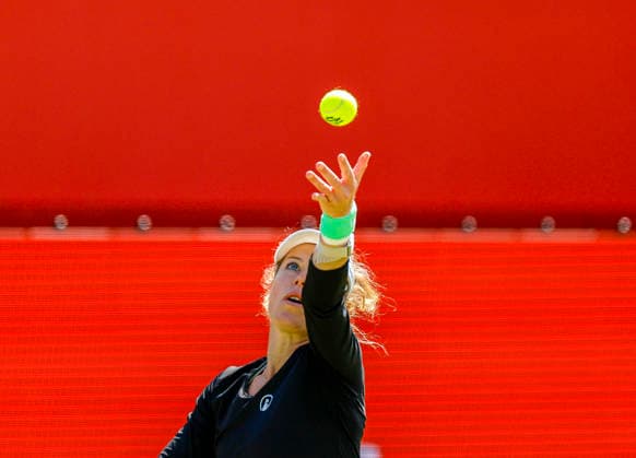 Tennis, WTA-Turnier in London, Queens Club #2 RECORD DATE NOT STATED 10th June 2026; HSBC Championships, Queens Club, West Kensington, London, England; HSBC Championships Tennis, Day One; Laura Siegemund (GER) serves to Amanda Anisimova (USA) HongboxChen