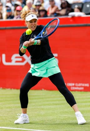 Tennis, WTA-Turnier in London, Queens Club #2 RECORD DATE NOT STATED 10th June 2026; HSBC Championships, Queens Club, West Kensington, London, England; HSBC Championships Tennis, Day One; Laura Siegemund (GER) plays a backhand shot against Amanda Anisimova (USA) HongboxChen
