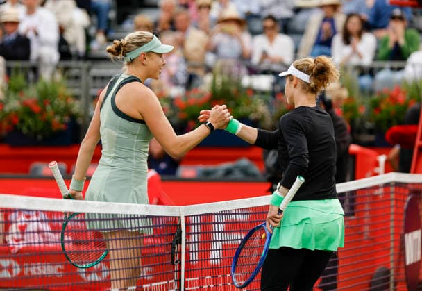Tennis, WTA-Turnier in London, Queens Club #2 RECORD DATE NOT STATED 10th June 2026; HSBC Championships, Queens Club, West Kensington, London, England; HSBC Championships Tennis, Day One; Amanda Anisimova (USA) shakes hands with Laura Siegemund (GER) after the match HongboxChen