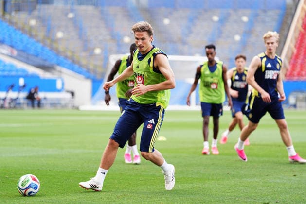 The image is included in the SPORTS PACKAGE. For others PAYMENT IMAGE