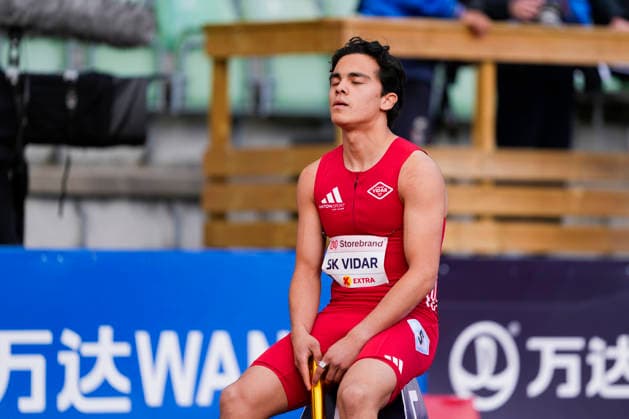 Athletics Bislett Games 2026 Oslo 20260610 Vittring runs for Vidar in the 4x100m U18 mixed relay at the Bislett Games at Bislett Stadium in Oslo Photo Beate Oma Dahle NTB Oslo Norway EDITORIAL USE ONLY RESTRICTED USE FOR BETTING COMPANIES  Copyright: xBeatexOmaxDahlex xNTBx