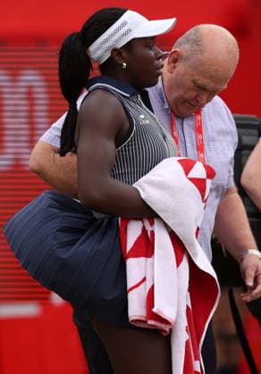 Victoria Mboko of Canada leaves court following a slip on the grass where she injures her knee HSBC Queen s Club Championships, Day Five, Tennis, Queen s Club, West Kensington, London, UK - 10 Jun 2026London Queen s Club United Kingdom  Copyright: xEllaxLing Shutterstockx 16920000am