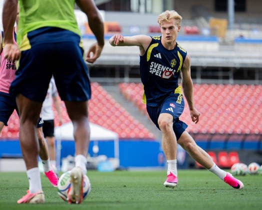 260610 Lucas Bergvall of the Swedish national football team at a training session during day 1 of the FIFA World Cup 2026 on June 10, 2026 in Dallas Photo Petter Arvidson BILDBYRAN kod PA PA1227 fotboll football soccer fotball vm fotbolls vm fotball vm fotbolls vm 2026 fifa world cup 2026 träning practice training sverige sweden sverige a day 1 bbeng  Copyright: PETTERxARVIDSON BB260610PA017