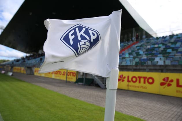 10 06 2026, xrekx, Fußball Relegation Regionalliga Suedwest , FK Pirmasens VfR Mannheim v l Eckfahne Logo Wappen Symbolbild Symbolfoto, Symbolbild, Symbol Stadion, symbolic photo, symbolic image, symbolic stadium DFL DFB REGULATIONS PROHIBIT ANY USE OF PHOTOGRAPHS as IMAGE SEQUENCES and or QUASI VIDEO Pirmasens