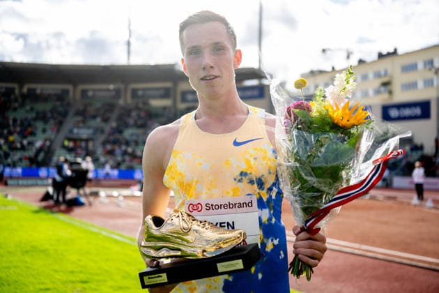 260610 Magnus oyen receives an award during the Diamond League athletics competition Bislett Games on June 10, 2026 in Oslo Photo Jon Olav Nesvold BILDBYRAN COP 217 MM0071 bbeng friidrett friidrott athletics diamond league bislett games 2026 bislett games norge norway  Copyright: JONxOLAVxNESVOLD BB260610JE008