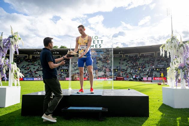260610 Magnus oyen receives an award during the Diamond League athletics competition Bislett Games on June 10, 2026 in Oslo Photo Jon Olav Nesvold BILDBYRAN COP 217 MM0071 bbeng friidrett friidrott athletics diamond league bislett games 2026 bislett games norge norway  Copyright: JONxOLAVxNESVOLD BB260610JE009