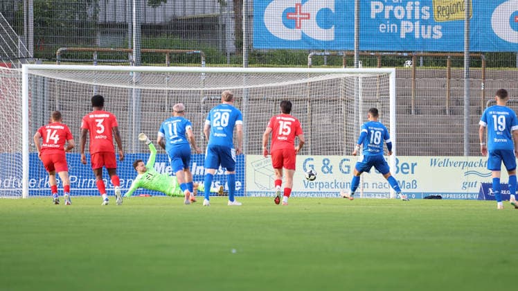 10 06 2026, xrekx, Soccer Relegation Regionalliga Suedwest , FK Pirmasens VfR Mannheim v l David Nreca Bisinger VfR Mannheim Penalty kept by Luka Dimitrijevic FK Pirmasens DFL DFB REGULATIONS PROHIBIT ANY USE OF PHOTOGRAPHS as IMAGE SEQUENCES and or QUASI VIDEO Pirmasens