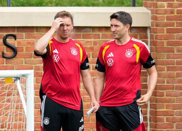 Julian Nagelsmann (Deutschland, Cheftrainer) und Benjamin Glueck (Deutschland, Assistenztrainer) vor dem Training. USA, Deutsche Fussballnationalmannschaft, Training, Winston-Salem, 10.06.2026 USA, Deutsche Fussballnationalmannschaft, Training, Winston-Salem, 10.06.2026 Winston-Salem *** Julian Nagelsmann Germany, head coach and Benjamin Glueck Germany, assistant coach before training USA, German national soccer team, training, Winston Salem, 10 06 2026 USA, German national soccer team, training, Winston Salem, 10 06 2026 Winston Salem Copyright: xEibner-Pressefoto ScottxColemanx EP_SCN