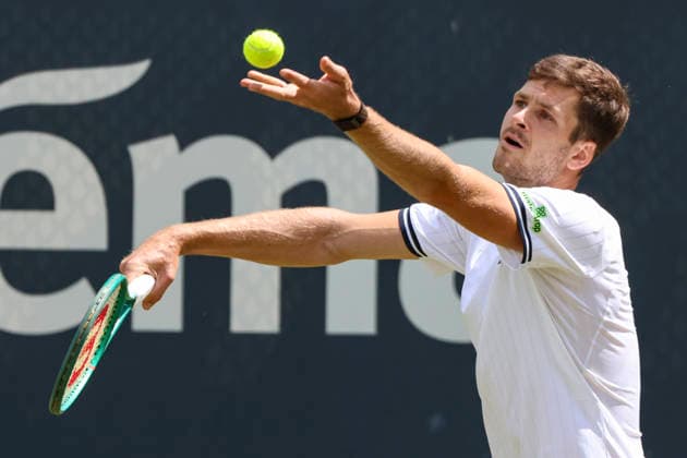 Libema Open Grass Court Championships S-HERTOGENBOSCH, NETHERLANDS: Hubert Hurkacz of Poland in action during the tennis game against Marton Fucsovics of Hungary at the Autotron venue during the the Rosmalen Grass Court Championships LibÃ ma Open Tournament, an ATP, Tennis Herren 250 event in Den Bosch, the Netherlands on June 10, 2026 Den Bosch Netherlands  Copyright: xNicolasxEconomoux originalFilename:oikonomou-notitle260610_npedZ.jpg