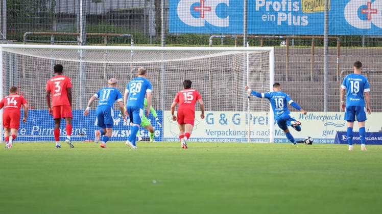 10 06 2026, xrekx, Soccer Relegation Regionalliga Suedwest , FK Pirmasens VfR Mannheim v l David Nreca Bisinger VfR Mannheim Penalty kept by Luka Dimitrijevic FK Pirmasens DFL DFB REGULATIONS PROHIBIT ANY USE OF PHOTOGRAPHS as IMAGE SEQUENCES and or QUASI VIDEO Pirmasens