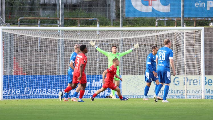 Football, RL Südwest, promotion match, FK Pirmasens - VfR Mannheim