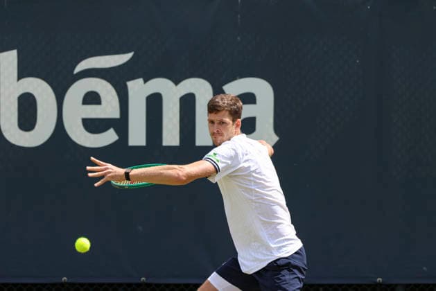 Libema Open Grass Court Championships S-HERTOGENBOSCH, NETHERLANDS: Hubert Hurkacz of Poland in action during the tennis game against Marton Fucsovics of Hungary at the Autotron venue during the the Rosmalen Grass Court Championships LibÃ ma Open Tournament, an ATP, Tennis Herren 250 event in Den Bosch, the Netherlands on June 10, 2026 Den Bosch Netherlands  Copyright: xNicolasxEconomoux originalFilename:oikonomou-notitle260610_npskt.jpg