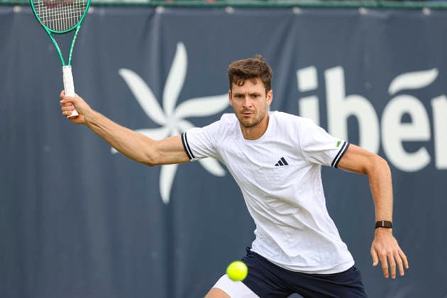 Libema Open Grass Court Championships S-HERTOGENBOSCH, NETHERLANDS: Hubert Hurkacz of Poland in action during the tennis game against Marton Fucsovics of Hungary at the Autotron venue during the the Rosmalen Grass Court Championships LibÃ ma Open Tournament, an ATP, Tennis Herren 250 event in Den Bosch, the Netherlands on June 10, 2026 Den Bosch Netherlands  Copyright: xNicolasxEconomoux originalFilename:oikonomou-notitle260610_np1Wu.jpg