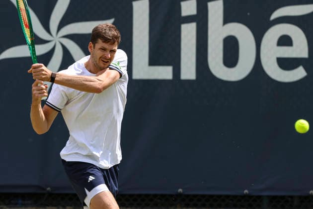 Libema Open Grass Court Championships S-HERTOGENBOSCH, NETHERLANDS: Hubert Hurkacz of Poland in action during the tennis game against Marton Fucsovics of Hungary at the Autotron venue during the the Rosmalen Grass Court Championships LibÃ ma Open Tournament, an ATP, Tennis Herren 250 event in Den Bosch, the Netherlands on June 10, 2026 Den Bosch Netherlands  Copyright: xNicolasxEconomoux originalFilename:oikonomou-notitle260610_npPRP.jpg