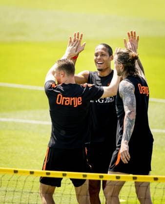 KANSAS CITY - Teun Koopmeiners for the Netherlands, Virgil van Dijk for the Netherlands, and Wout Weghorst for the Netherlands during a training session of the Dutch national team, Nationalteam at Riverside Stadium on June 10, 2026, in Kansas City. The Dutch national team is preparing for the 2026 FIFA World Cup, WM, Weltmeisterschaft, Fussball KOEN VAN WEEL ANP xVIxANPxSportx xxANPxIVx 560664312 originalFilename: 560664312.jpg