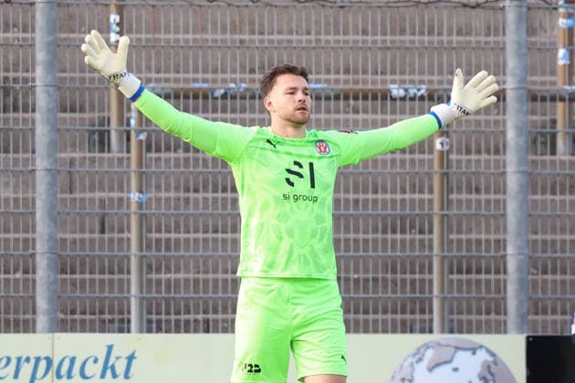 10 06 2026, xrekx, football relegation Regionalliga Suedwest , FK Pirmasens VfR Mannheim v l David Nreca Bisinger VfR Mannheim penalty held by Luka Dimitrijevic FK Pirmasens gives instructions, gesticulates, gesticulate with arms gives instructions, gesticulate DFL DFB REGULATIONS PROHIBIT ANY USE OF PHOTOGRAPHS as IMAGE SEQUENCES and or QUASI VIDEO Pirmasens