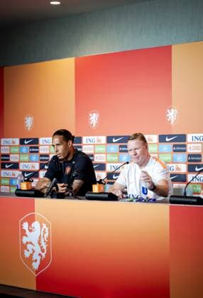 KANSAS CITY - National coach Ronald Koeman (r) and captain Virgil van Dijk during a press conference, PK, Pressekonferenz of the Dutch national team, Nationalteam on June 10, 2026, at the Hilton Garden Inn, Kansas City. The Dutch national team is preparing for the 2026 FIFA World Cup, WM, Weltmeisterschaft, Fussball ROBIN VAN LONKHUIJSEN ANP xVIxANPxSportx xxANPxIVx 560665251 originalFilename: 560665251.jpg