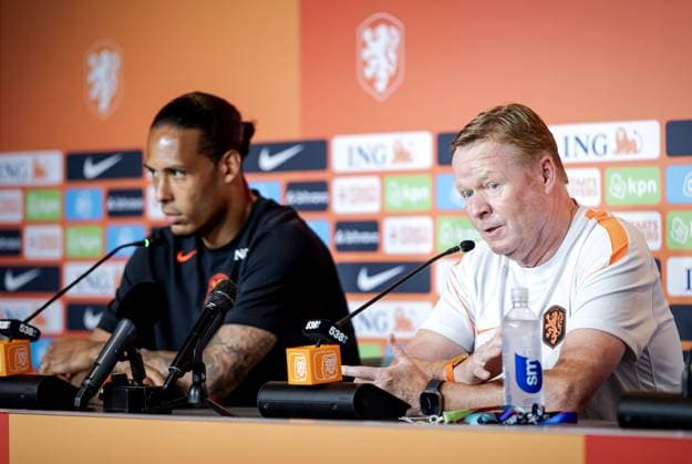 KANSAS CITY - National coach Ronald Koeman (r) and captain Virgil van Dijk during a press conference, PK, Pressekonferenz of the Dutch national team, Nationalteam on June 10, 2026, at the Hilton Garden Inn, Kansas City. The Dutch national team is preparing for the 2026 FIFA World Cup, WM, Weltmeisterschaft, Fussball ROBIN VAN LONKHUIJSEN ANP xVIxANPxSportx xxANPxIVx 560665260 originalFilename: 560665260.jpg