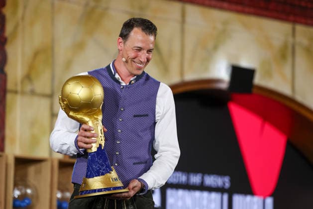 The 2007 Handball World Champion Dominik Klein with the Handball World Cup trophy, GER, Draw for the 2027 IHF Mens Handball World Championship, 10 06 2026, GER, Draw for the 2027 IHF Mens Handball World Championship, 10 06 2026 Munich Copyright: xEibner-Pressefoto JennixMaulx EP_JML